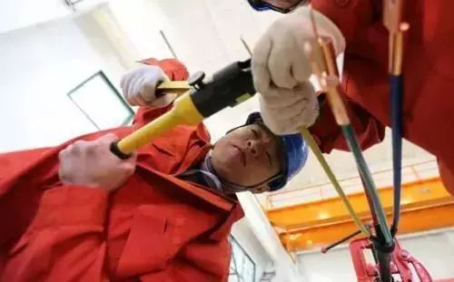 你認(rèn)為配電箱系統(tǒng)圖怎么樣？圖片中的符號是什么意思？