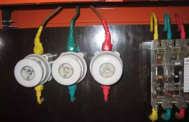 施工現(xiàn)場臨時(shí)用電配電箱及開關(guān)箱配置和使用說明，圖示詳圖