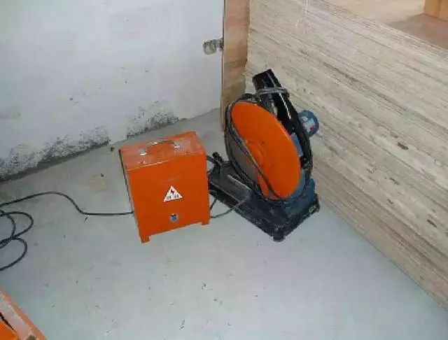施工現(xiàn)場臨時(shí)用電配電箱及開關(guān)箱配置和使用說明，圖示詳圖