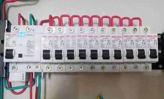 家庭配電箱分配如何合理？這種裝置確保你的家在50年內(nèi)不會(huì)被絆倒。
